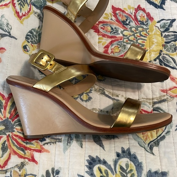 Kate Spade Gold & nude leather sandals wedge heel 9 M gorgeous - Picture 2 of 5